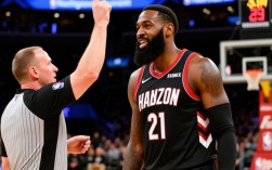 为什么哈登突破时防守手部动作未被吹罚？