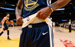 为什么NBA球员都爱把球衣扎进裤子里？藏着啥秘密？