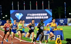 男子五千米决赛中，选手如何应对体能极限与战术博弈？