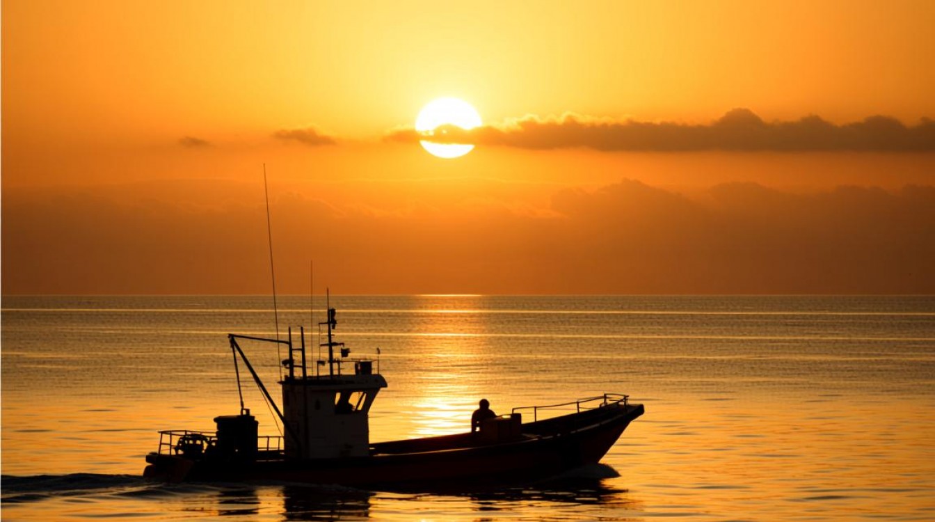 “鲁岚渔61849”逆行救下9名船员-图3 “鲁岚渔61849”逆行救下9名船员-图3